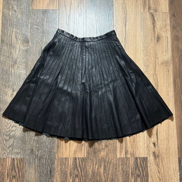Theory 100% Lambs Leather Pleated Mini Skirt Women's Size 2 in Black - Picture 2 of 7